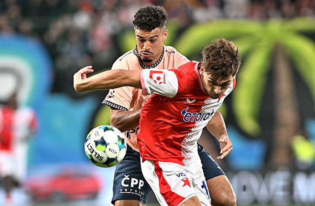 ONLINE: Slavia - Pardubice 1:1, hosté vedli po trefě Patráka, pak srovnává Holeš