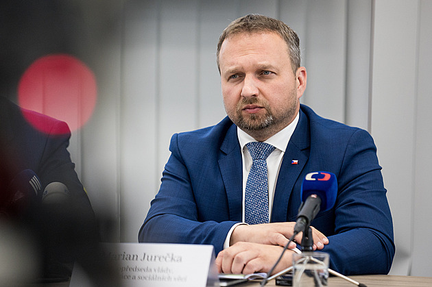 Minimální mzda příští rok vzroste o 1 600 Kč, řekl Jurečka. Dosáhne 43,4 % průměru