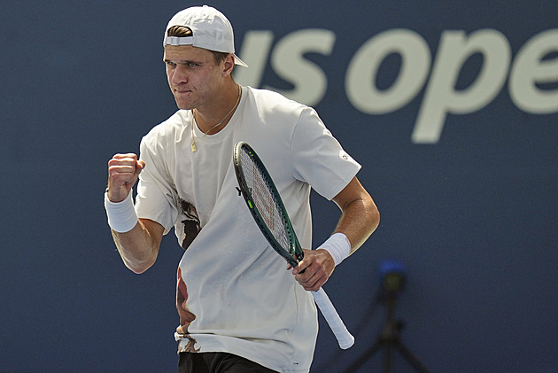 US Open ONLINE: Valentová hraje třetí set, Menšík vede. Představí se i další tři Češi
