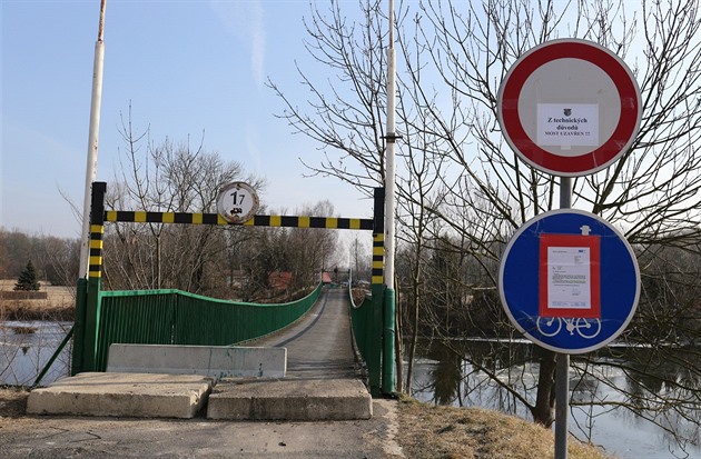 Lávku zavřelo neštěstí v Troji. Po roky odkládané opravě se na ni auta nevrátí