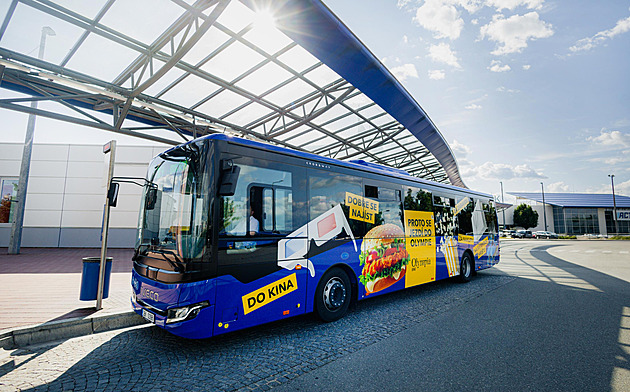 Za autobus do brněnského centra Olympia lidé nově platí. Jen bezkontaktně