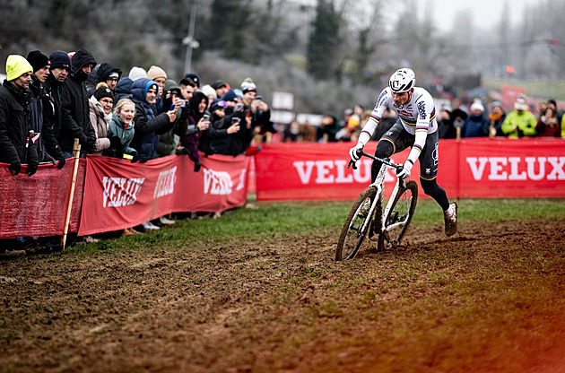 Van der Poel zabojuje o titul na horském kole. Šance na triumf je ale malá, tuší