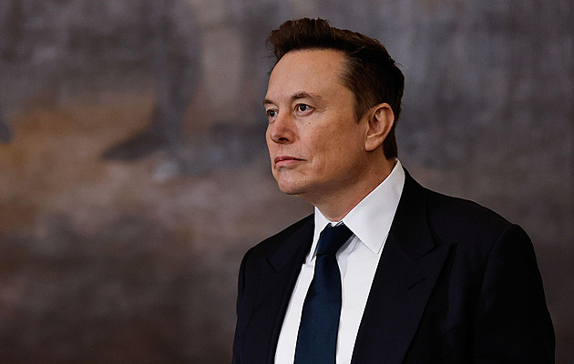 Musk žaluje Apple a OpenAI. Firmy prý blokují konkurenci v umělé inteligenci