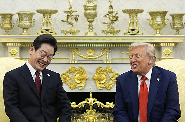 Trump žehlí korejské vztahy. Jihu nabídl zbraně, severu schůzku s Kim Čong-Unem
