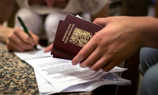 Stát nestíhá vyřizovat žádosti o občanství. Cizinců přibývá, úředníků je málo