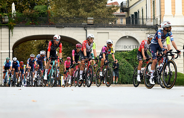 Vuelta ONLINE: Jezdci překonali Alpy. Únik dostižen 90 kilometrů před cílem