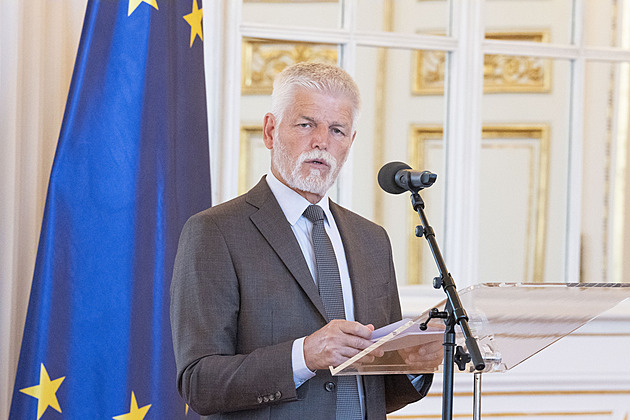 Trumpova iniciativa je posun, mír ale na dosah ještě není, řekl velvyslancům Pavel