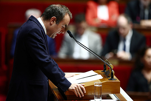 Lecornu ve Francii bojuje o život vlády, navrhl pozastavení důchodové reformy