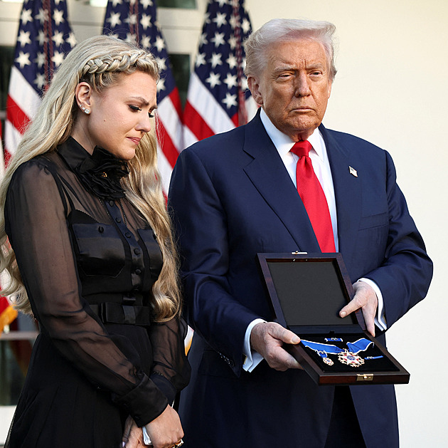 „Opravdový hrdina.“ Trump udělil medaili svobody zabitému aktivistovi Kirkovi