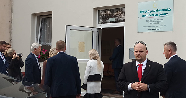 Prezident pokračuje v návštěvě Ústeckého kraje, viděl vojáky i psychiatrii