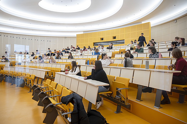 Mikrocertifikáty uznávají i v zahraničí. Univerzita je nabízí vůbec poprvé