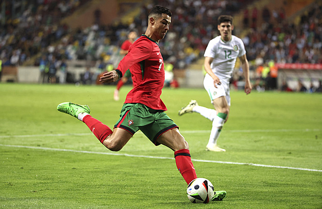 Nejlépe placeným fotbalistou světa je podle Forbesu opět Ronaldo