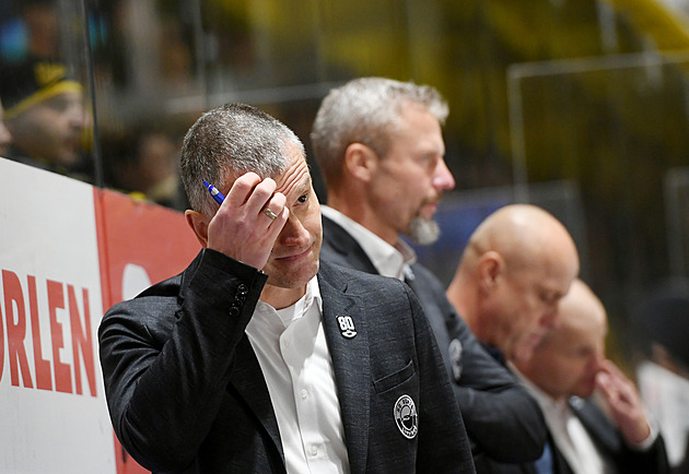 Loučení ze dna tabulky. Broš po debaklu končí v Litvínově, asistenti zůstávají