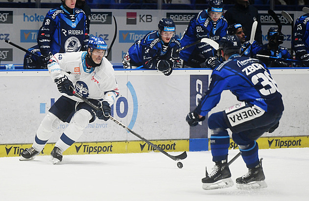 ONLINE: Vítkovice srovnaly v Kladně, Liberec dominuje v Pardubicích, Kometa znovu prohrává