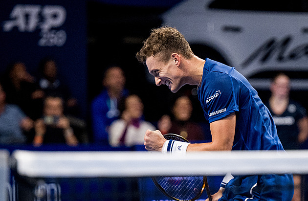 Lehečka obrat z mečbolů nedotáhl a třetí titul nezískal. Finále prohrála i Valentová