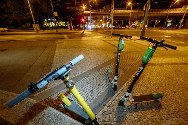 Stopka pro sdílené elektrokoloběžky v Praze. Radní odsouhlasili regulaci vozítek