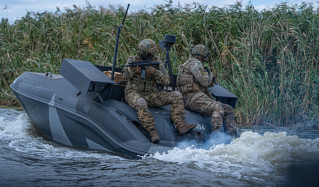 Ruští vojáci uvázli v zóně smrti v deltě Dněpru. Nemají munici, pijí vodu z řeky