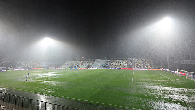 ONLINE: Rijeka - Sparta 0:0, přerušený zápas se začne dohrávat od 21.00