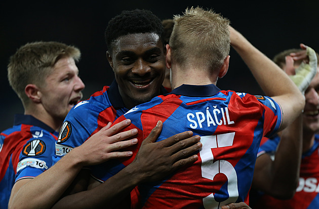 ONLINE: AS Řím - Plzeň 0:0, Dovbyk v úvodu pálí jen do středu, Jedlička chytá