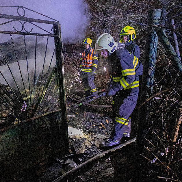 Přeskočilo mi. Když jsem to zapálila, nikdo tam nebyl, řekla žena k požáru chaty