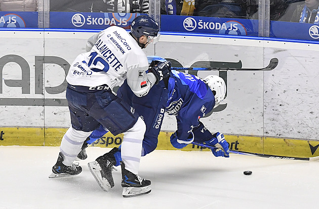 ONLINE: Skvělý nástup Pardubic, vedou i Kometa, Motor a Liberec. Třinec čelí Hradci