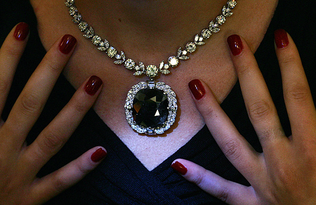 Vražda, kletba i kontroverzní aukce. Příběhy slavných diamantových šperků