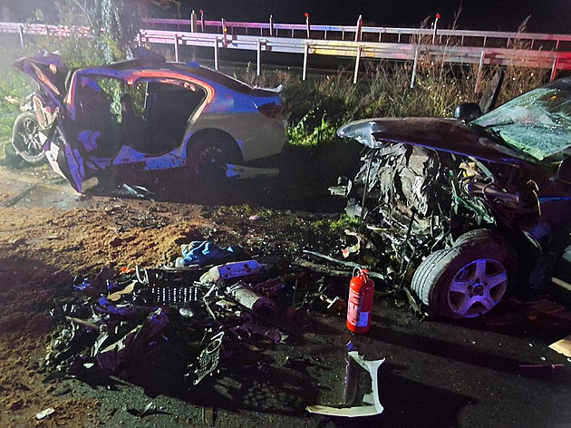 Při vážné nehodě dvou aut na Olomoucku se zranilo osm lidí. Čtyři z nich těžce