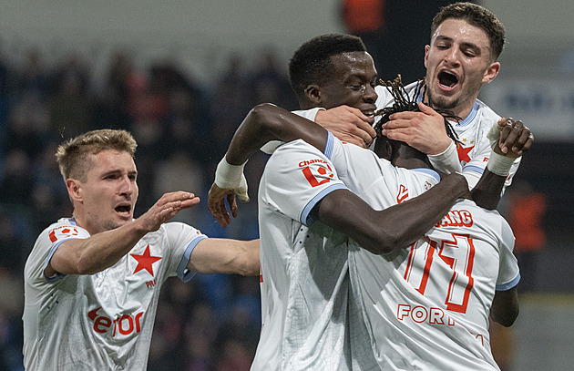 ONLINE: Plzeň - Slavia 1:3, hosté odskakují, po Chorém se trefuje Chaloupek