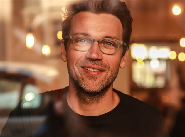 Platím si všechno sám, říká Lukáš Hejlík, který „kritizuje“ české podniky