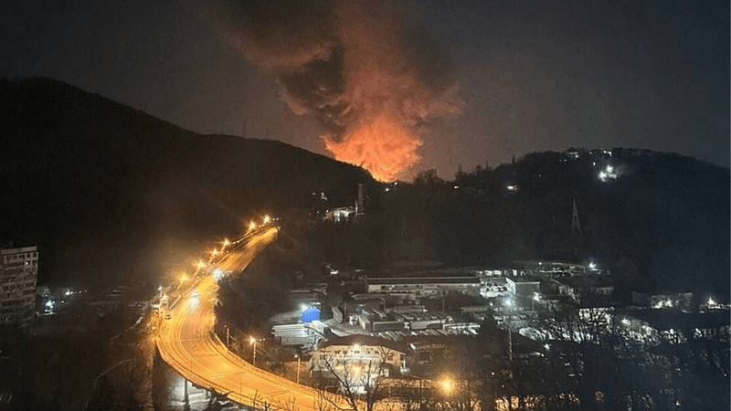 Exploze otřásly Ruskem: Drony podpálily klíčový přístav i armádní koridor, zachycují záběry