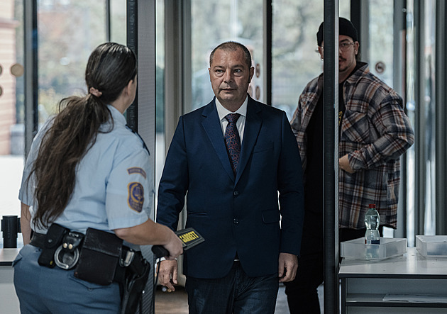 Vyloučení přísedícího a přezdívka Slepičák. V Dozimetru vypovídal klíčový svědek