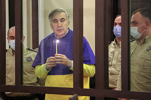Gruzínský exprezident Saakašvili se vrátil do vězení. Tři roky strávil na klinice