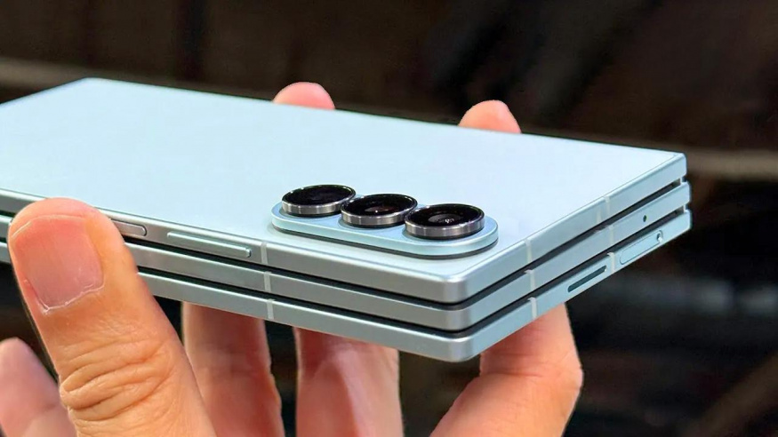 Víme, jak se bude jmenovat trojitá skládačka od Samsungu. Známe i část výbavy