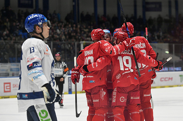 ONLINE: Třinec na Kladně srovnává. Sparta se trápí, Hořava po návratu zvítězil