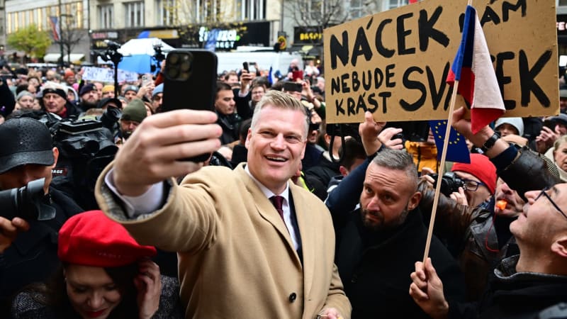 ON-LINE: Fiala se obul do příští vlády. Revoluci nedělali studenti, řekl Turek a zmínil Klause