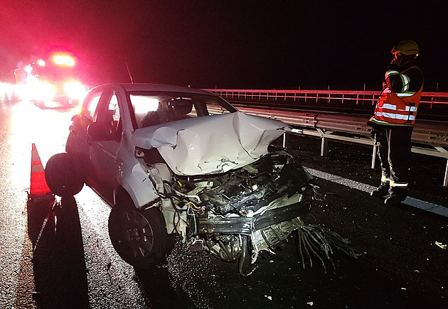 Vážná nehoda zastavila D4 na Písecku. Dálnice ráno klouzala, už je průjezdná