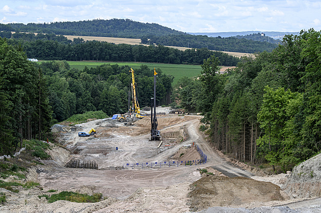 Otevření části dálnice D6 u Lubence se odsouvá, na stavbě se vyskytly problémy
