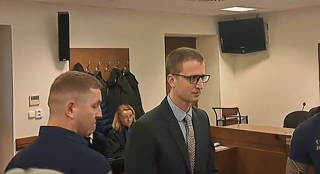 Osmi ženám dal do pití drogy a pak je znásilnil, soudí vojenského lékaře