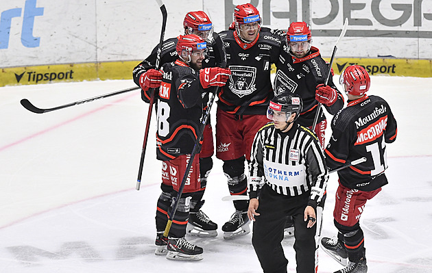 ONLINE: Sparta hraje v Hradci, Kladno hostí Kometu. Budějovice vedou