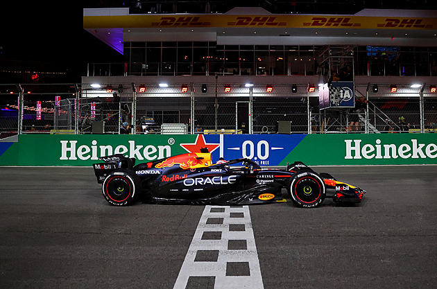 Verstappen ovládl závod F1 v Las Vegas, Norris a Piastri byli diskvalifikováni