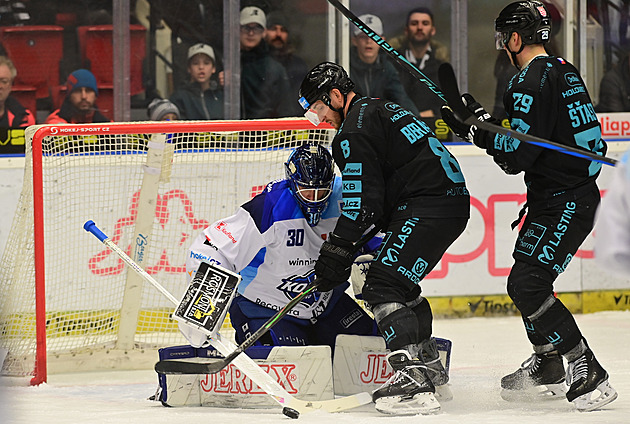 ONLINE: Sparta odskakuje na Kladně, Kometa vede ve Varech. Zabere Třinec?