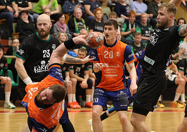 Plzeňští házenkáři se dotáhli na čelo, po obratu zvítězili ve Frýdku-Místku