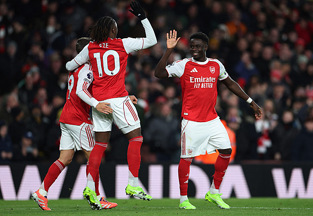 ONLINE: Arsenal v derby přidává čtvrtý gól. Aston Villa otočila na Leedsu