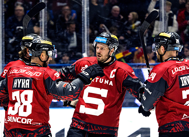 ONLINE: Sparta jde do čela, Litvínov porazil Třinec. Pardubice i Kometa padly