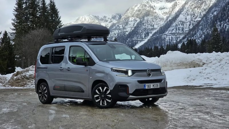 Za kolik natankujete na horách? Podívejte se na ceny benzínu a nafty v Alpách i jinde