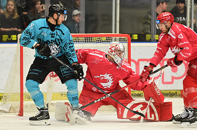 ONLINE: Vary hrají s Třincem nezvykle brzy, pak se chystá šlágr Pardubic se Spartou