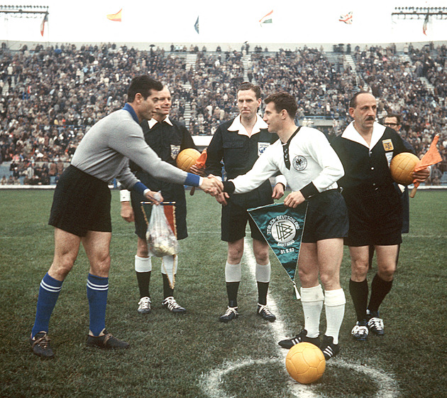 U Buffonů smutní, zemřel příbuzný a mistr Itálie. Brankáři Lorenzovi radil i Jašin