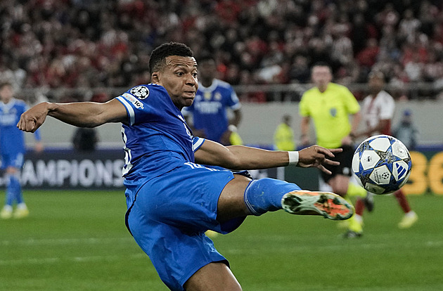 Mbappé dal hattrick za sedm minut! PSV s Kovářem v bráně šokovalo Liverpool