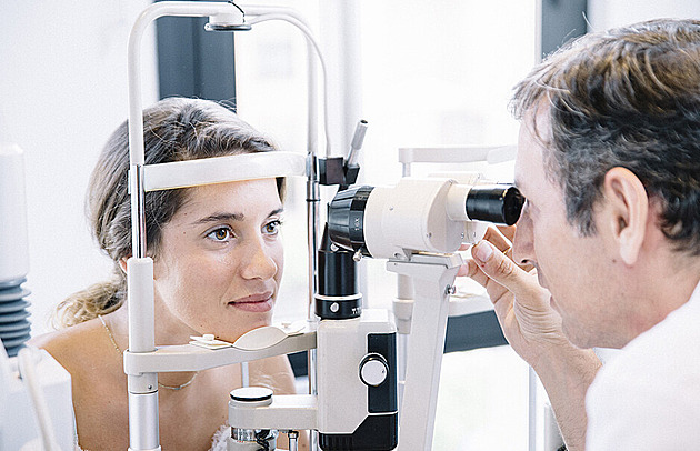 Najít očního lékaře je těžké. Z Budějovic za ním jezdí do Tábora i Jindřichova Hradce