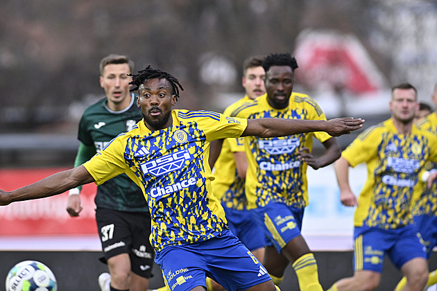 ONLINE: Zlín - Karviná 0:0, po půli se hraje bez branek. Nejblíž gólu byl Ayaosi